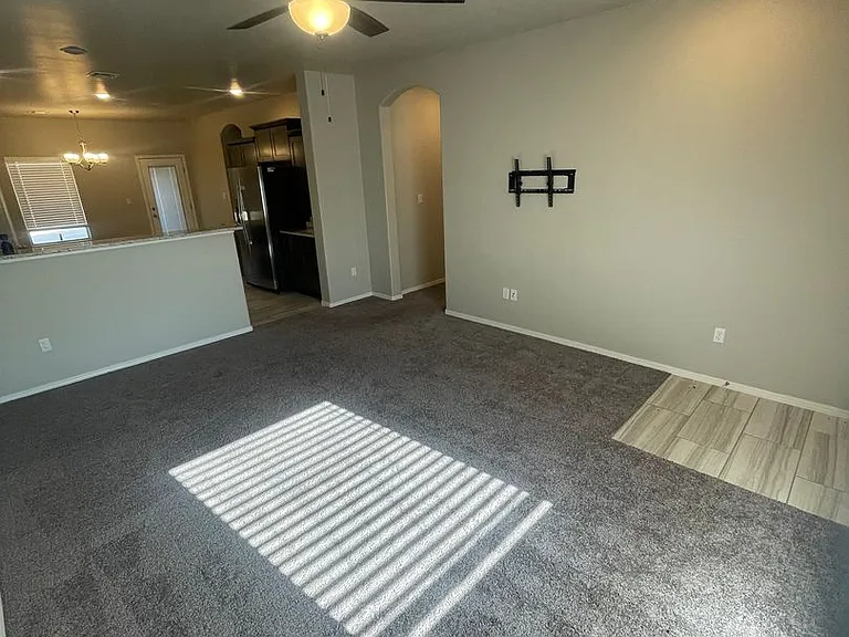 7101 Meridian St — Photo 3