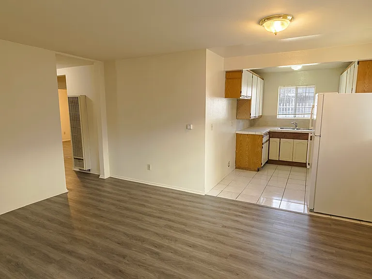 1326 W 29th St #1 — Photo 1