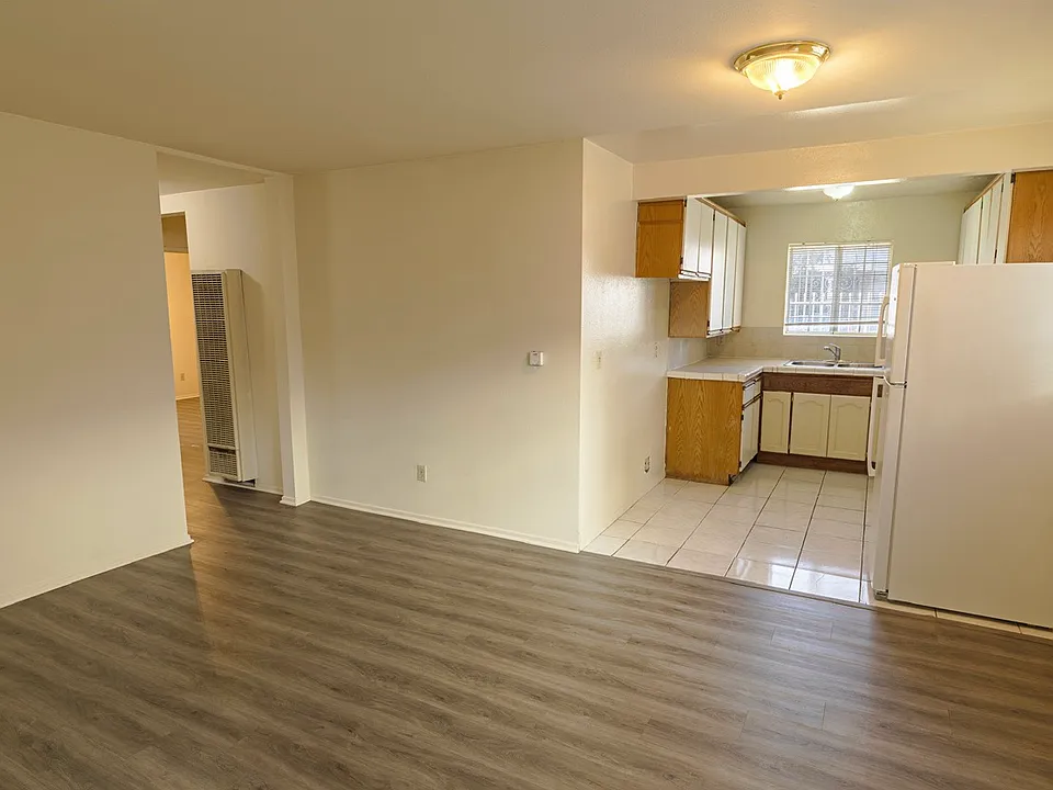 1326 W 29th St #1