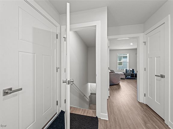 4th image of 1659 Leslie Dr