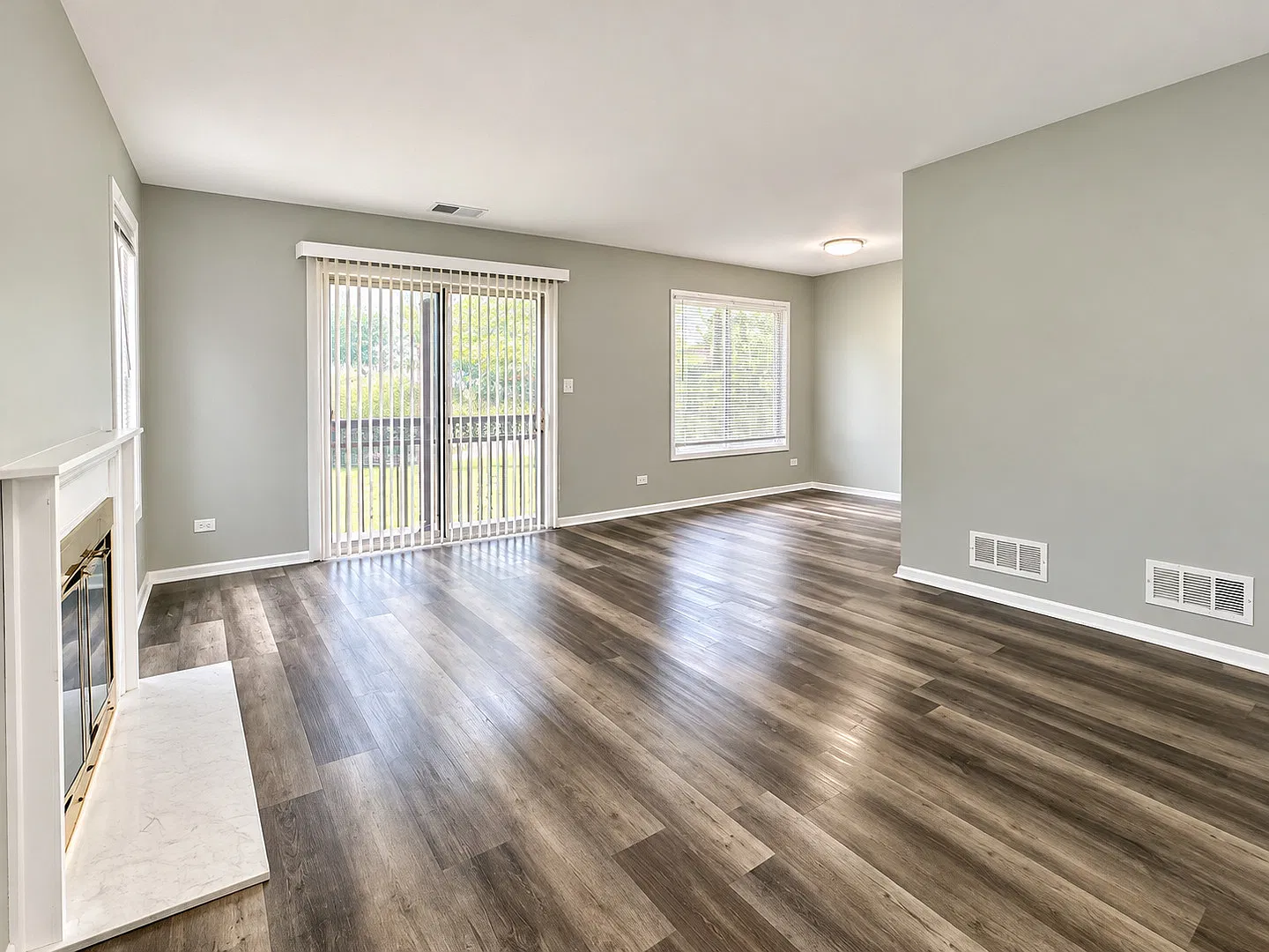 2 bed, 1.5 bath, 1000 sqft, $2,300 — Photo 2