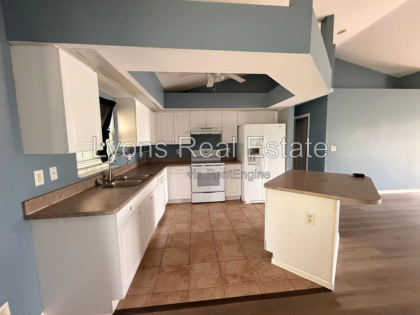 4 bed, 2.0 bath, 1712 sqft, $1,850 — Photo 3