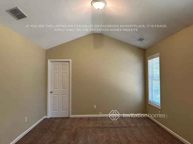 935 Oak Bluff Ct — Photo 2