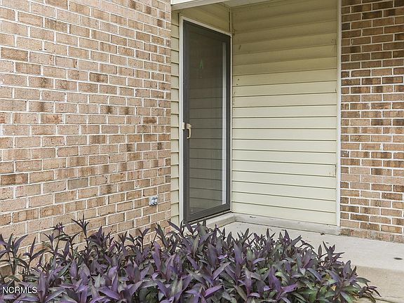 4th image of 2926 Mulberry Lane #A