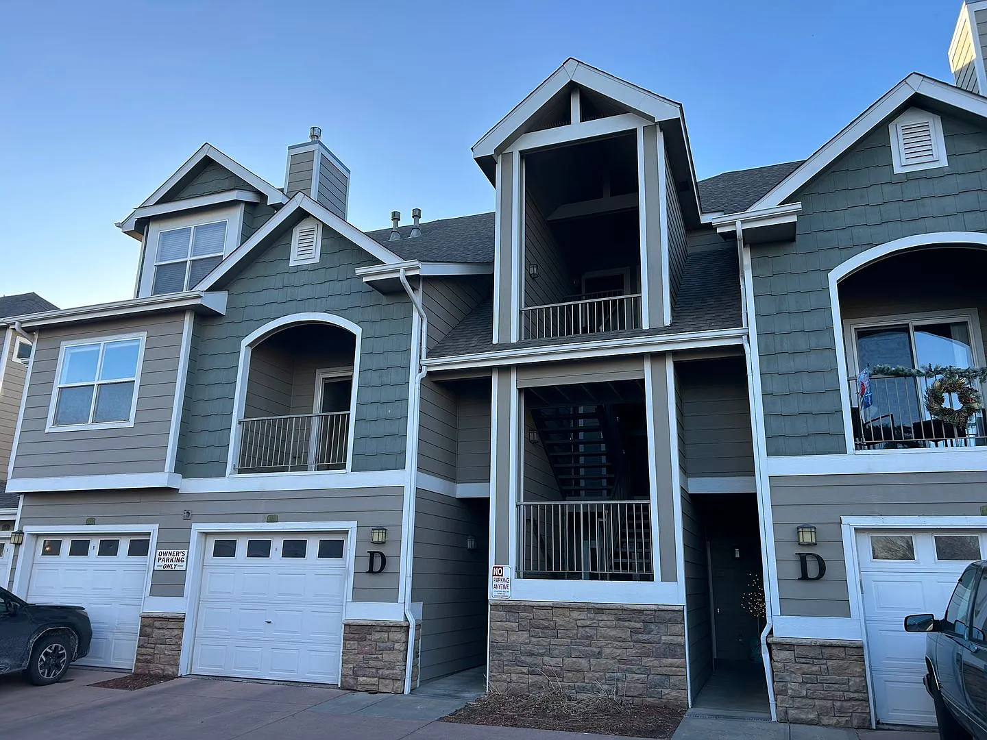 Vaulted Ceilings, Natural Light, and Comfort in Fort Collins Condo — Photo 1