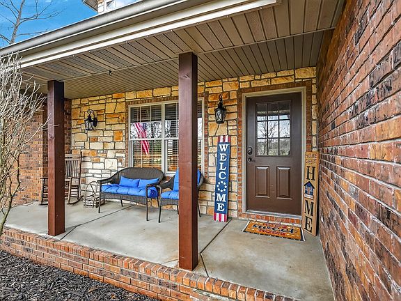 3rd image of 127 Woods Edge Road