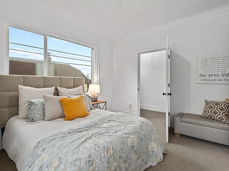 Madrona Apartments — Photo 16