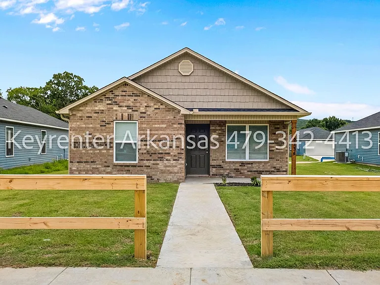 2734 S Ouachita Dr — Photo 1