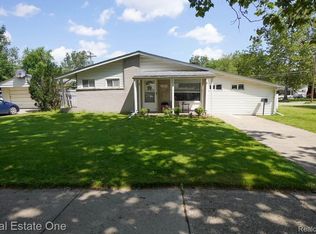 23266 S Brookside Dr, Dearborn Heights, MI 48125