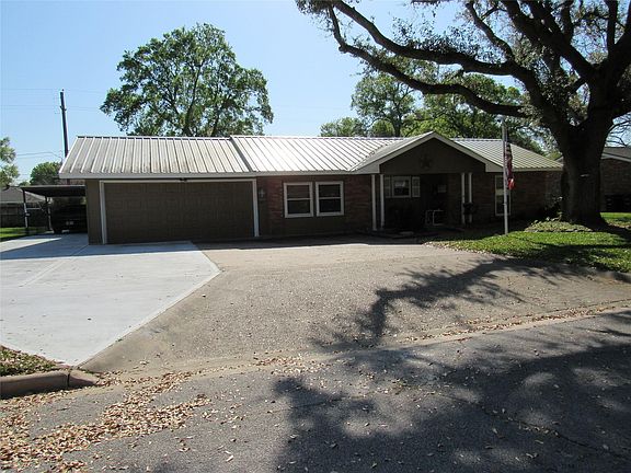 2nd image of 1708 Heights Dr