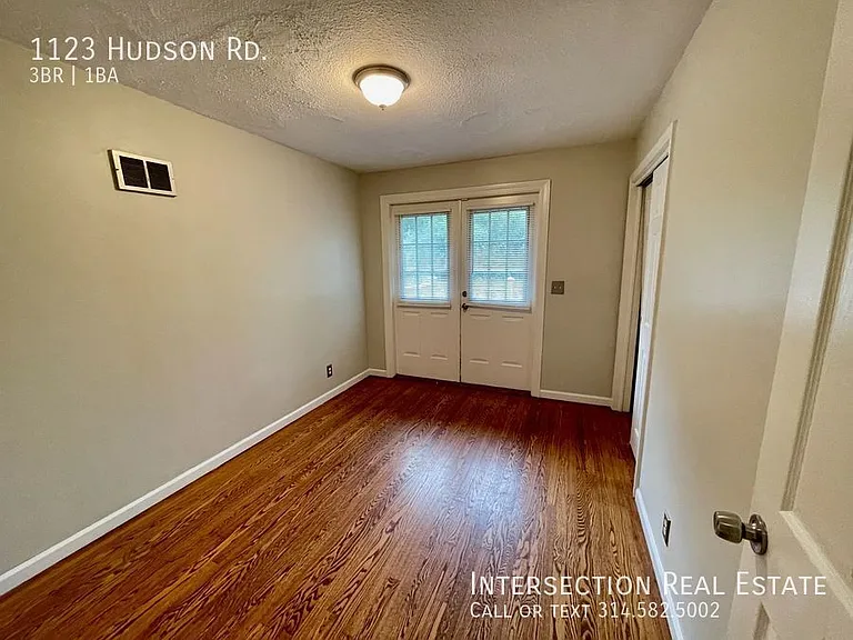 1123 Hudson Rd — Photo 11