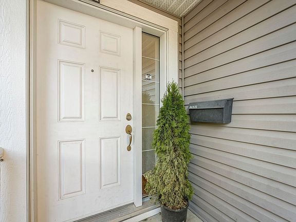 4th image of 209 Silverstone Cres