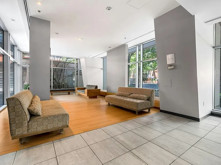 1001 Richards St — Photo 2