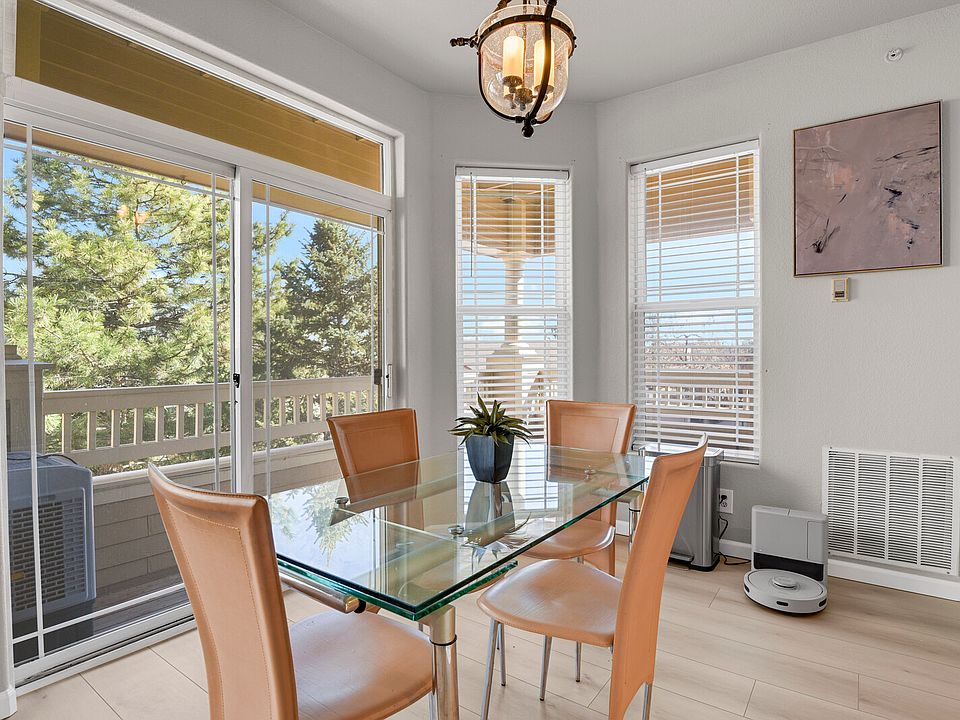 Formal dining/Living room