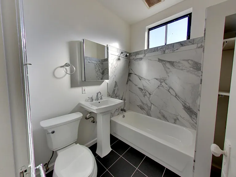 1890 Grove St #1058R — Photo 17