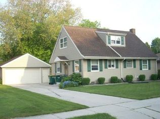 915 7th Ave, Grafton, WI 53024