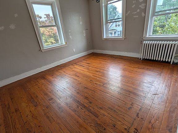 4th image of 34 Hotchkiss St #Cc1