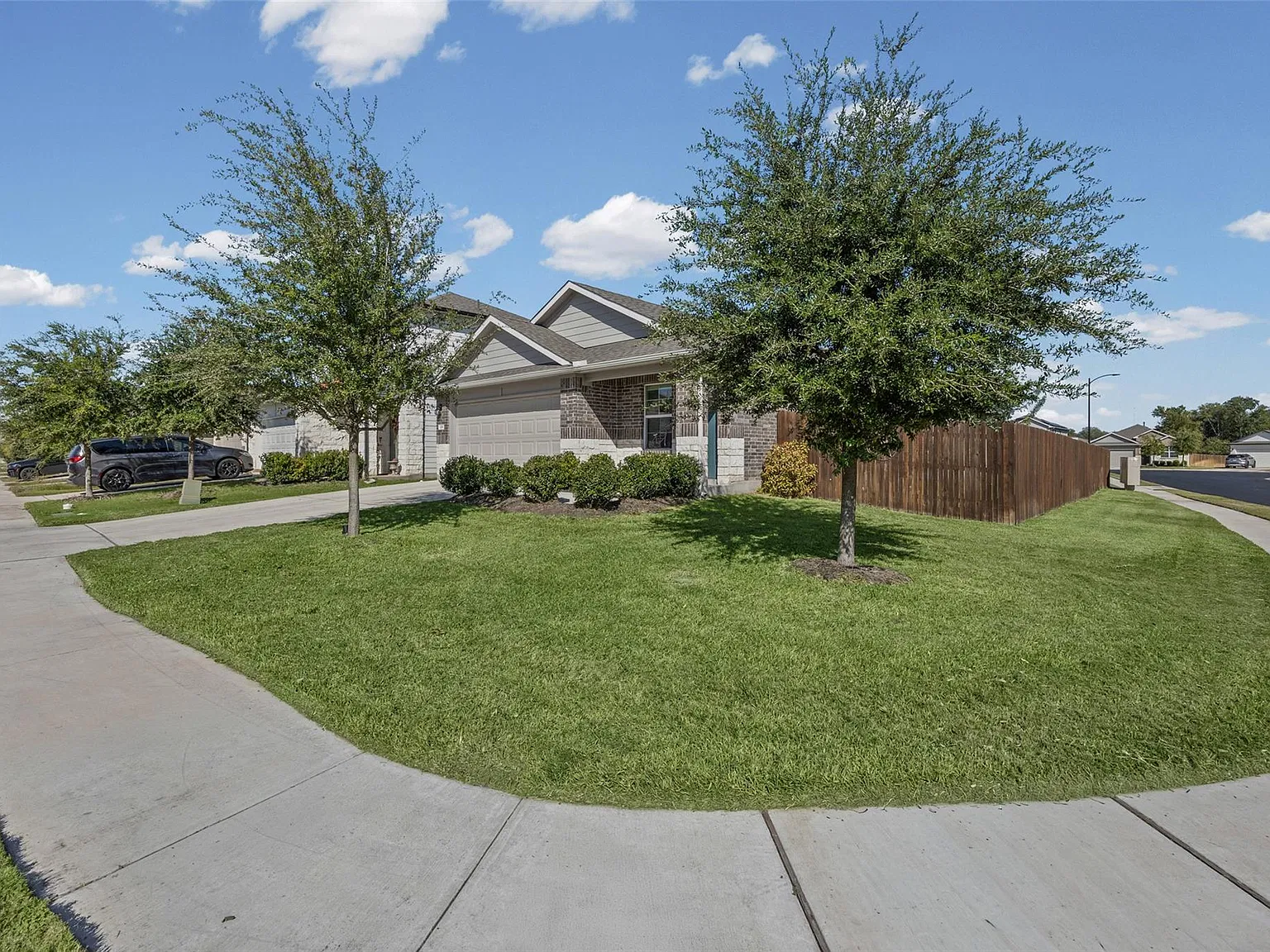 3 bed, 2.0 bath, 1535 sqft, $1,975 — Photo 2