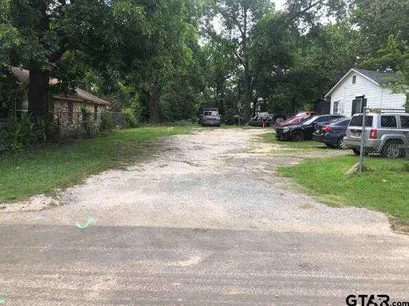 1417 E Oakwood St, Tyler, TX 75702