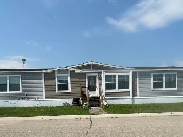 1013 Juniper St, Culbertson, MT 59218