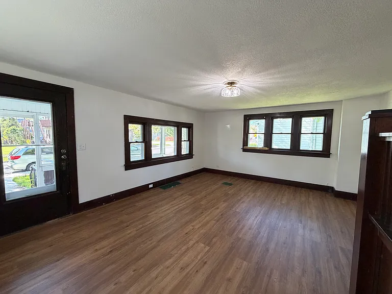 407 S High St — Photo 1