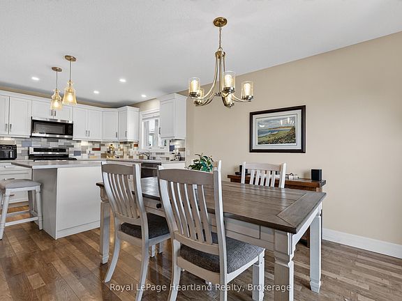 3rd image of 12 Windward Way N