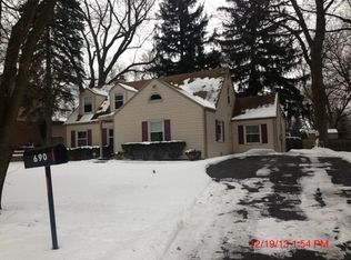 690 Old Trl, Highland Park, IL 60035