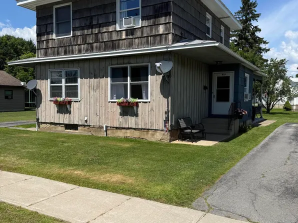 42 Washington Ave, Rouses Pt, NY 12979