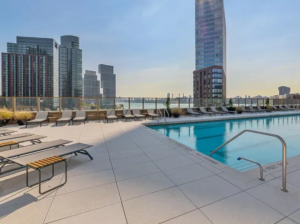 26-25 2nd St #212, Astoria, NY 11102