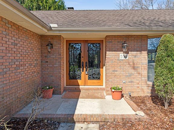 3rd image of 555 Westwood Dr