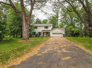 8 Wishing Well Cir, Penfield, NY 14526