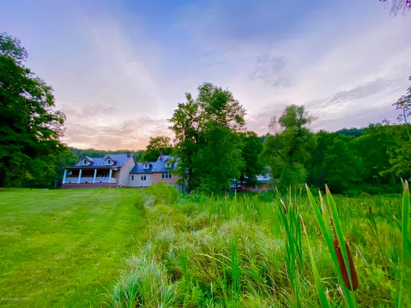 917 Lower Cherry Valley Rd, Stroudsburg, PA 18360