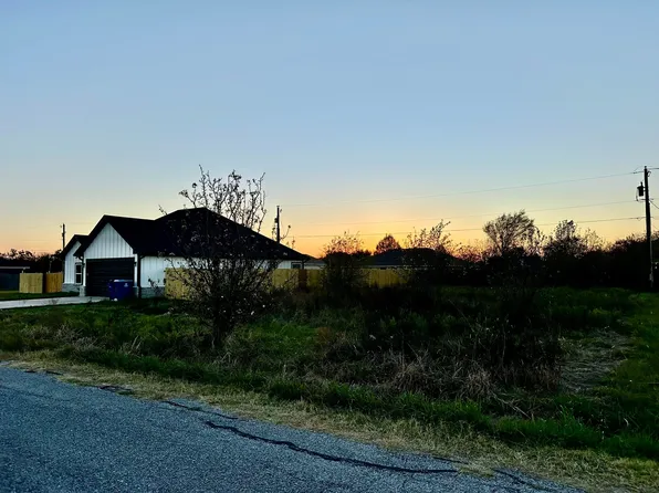 X Anchor Ln, Mabank, TX 75156