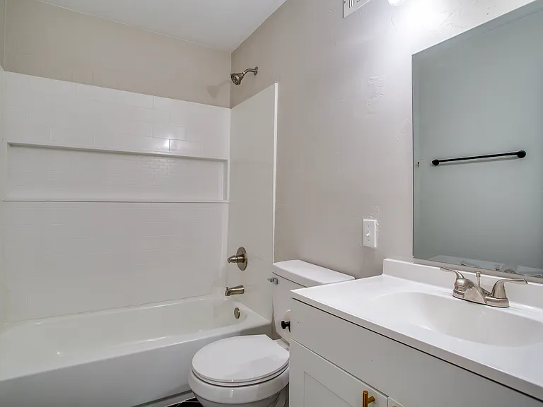 2538 Everitt Dr — Photo 12