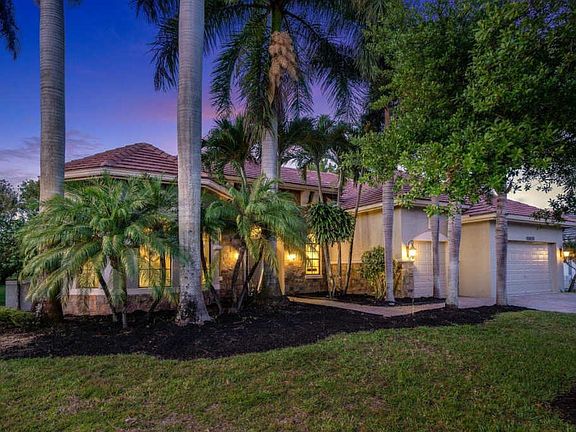 3rd image of 10650 Versailles Blvd