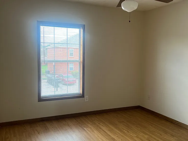 403 E Pershing Ave #C — Photo 4