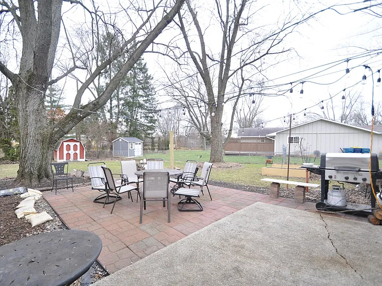 101 York Dr — Photo 36