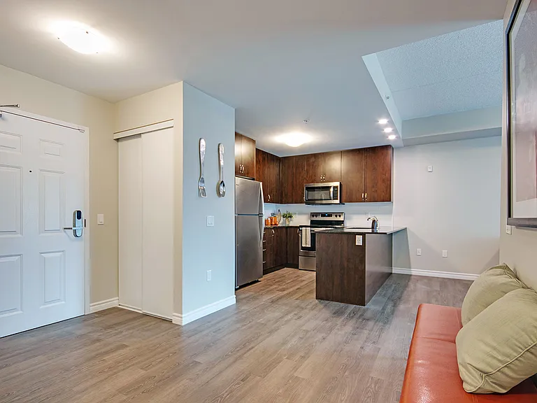 1045 Waterloo St — Photo 8