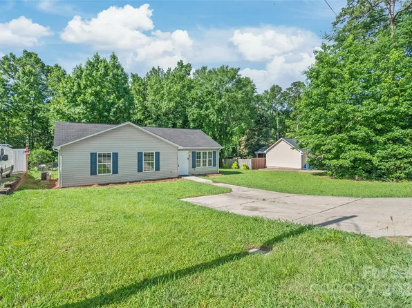 425 Austin Dr, Charlotte, NC 28213