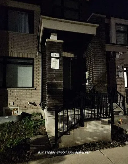 18 Military Cres — Photo 12