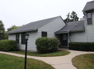 685 Wakefield Rd, Gurnee, IL 60031