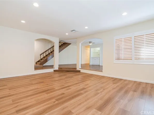 5401 Zelzah Ave APT 124, Encino, CA 91316