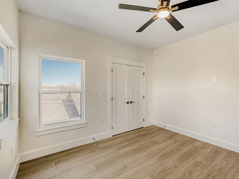 406 E Carrie Mnr — Photo 24