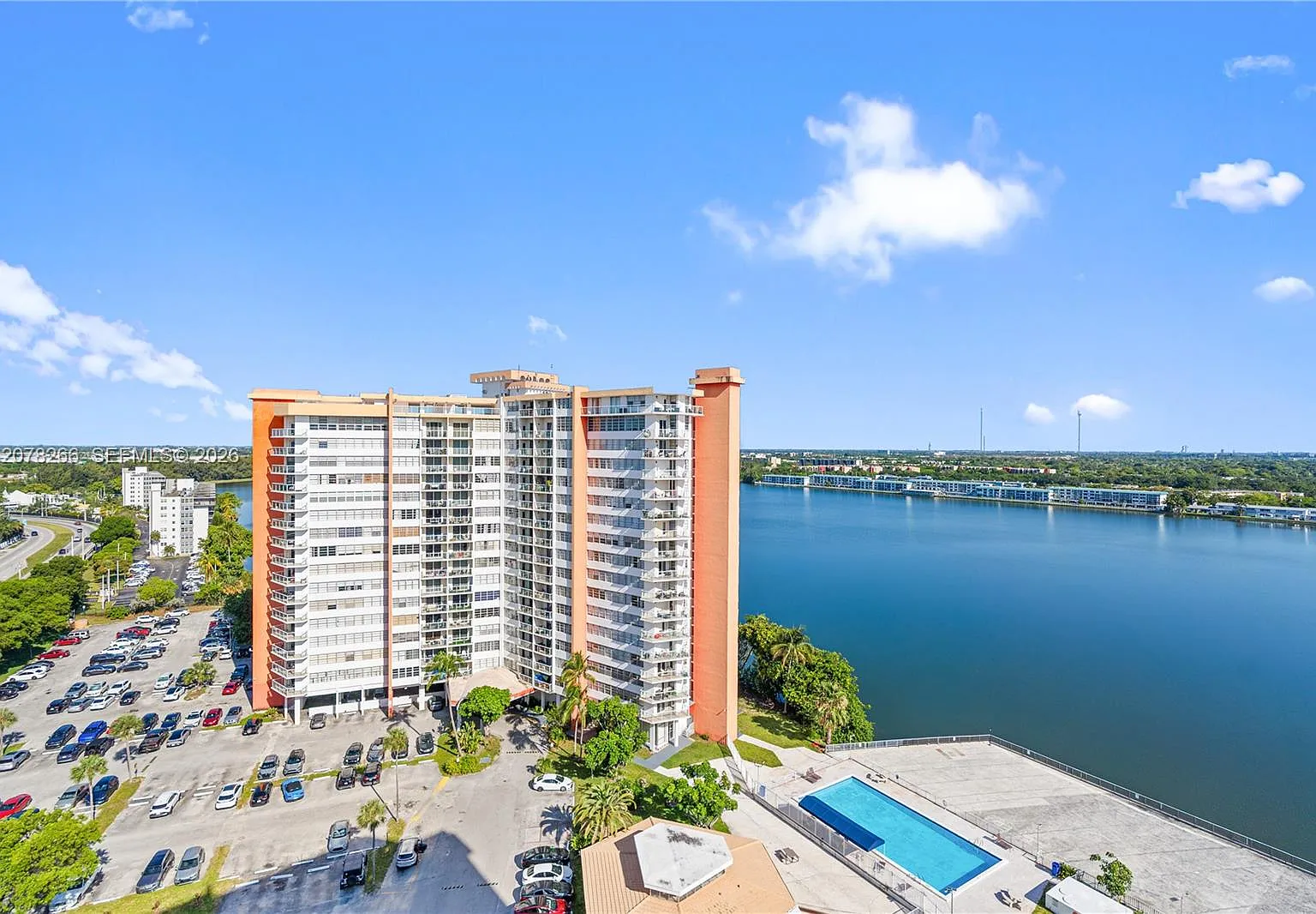 Buckley Towers Condo - Ea — Photo 1