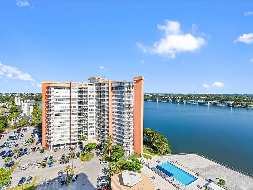 1351 NE Miami Gardens Dr #1603E