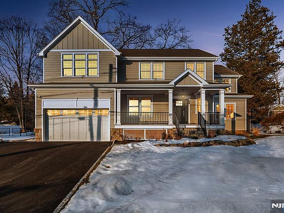 3rd image of 62 Colony Ave