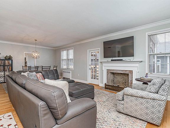 3rd image of 1001 Carola Ave