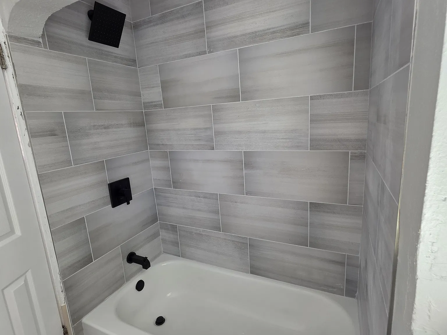 2 bed, 900 sqft, $1,825 — Photo 1