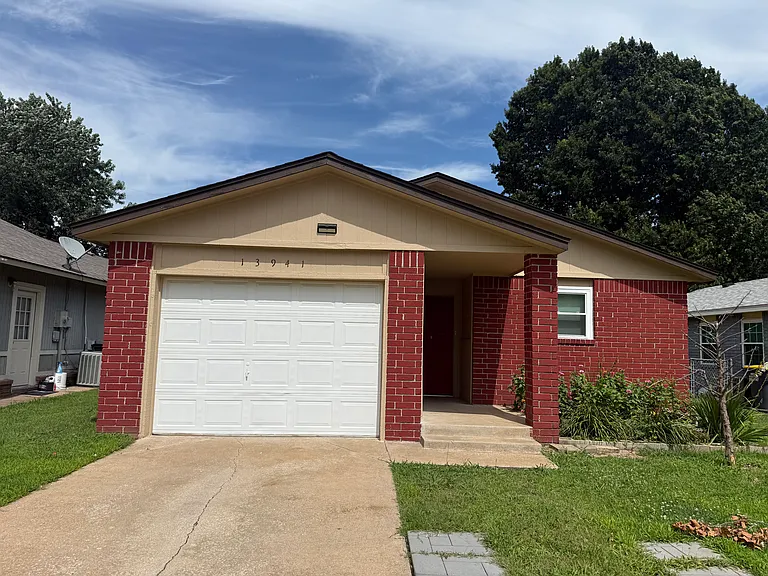 13941 S Hickory Pl — Photo 1
