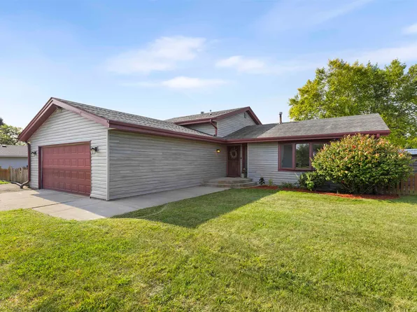 6497 Sutter Dr, Roscoe, IL 61073